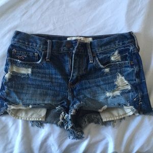 Denim shorts- Hollister 🧡